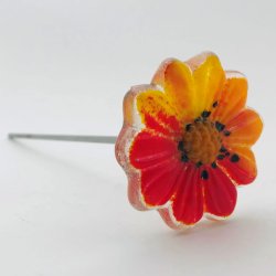 Rd og gul dekoreret glas blomst