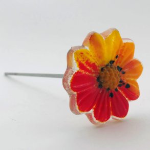 Rd og gul dekoreret glas blomst