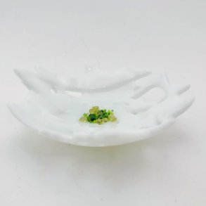 Hvidt luftigt blomsterfad