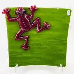 Grnt fad med kravlende fr 