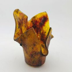 Gul og mrk fyrfadslysholder, hj foldet kant