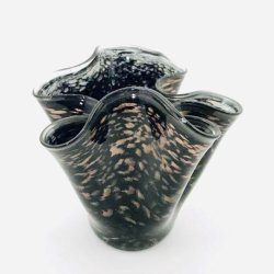 Gylden mrk vase, foldede kanter