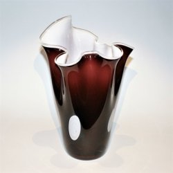 Mrkerd glasvase med hvide prikker