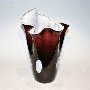 Mrkerd glasvase med hvide prikker